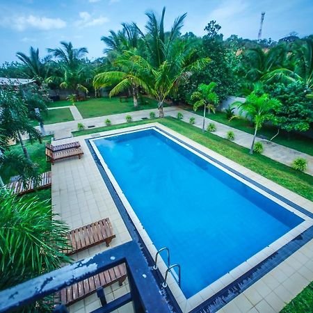 Sea Lagoon Beach Hotel Тринкомали Экстерьер фото