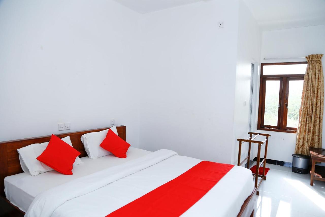 Sea Lagoon Beach Hotel Тринкомали Экстерьер фото